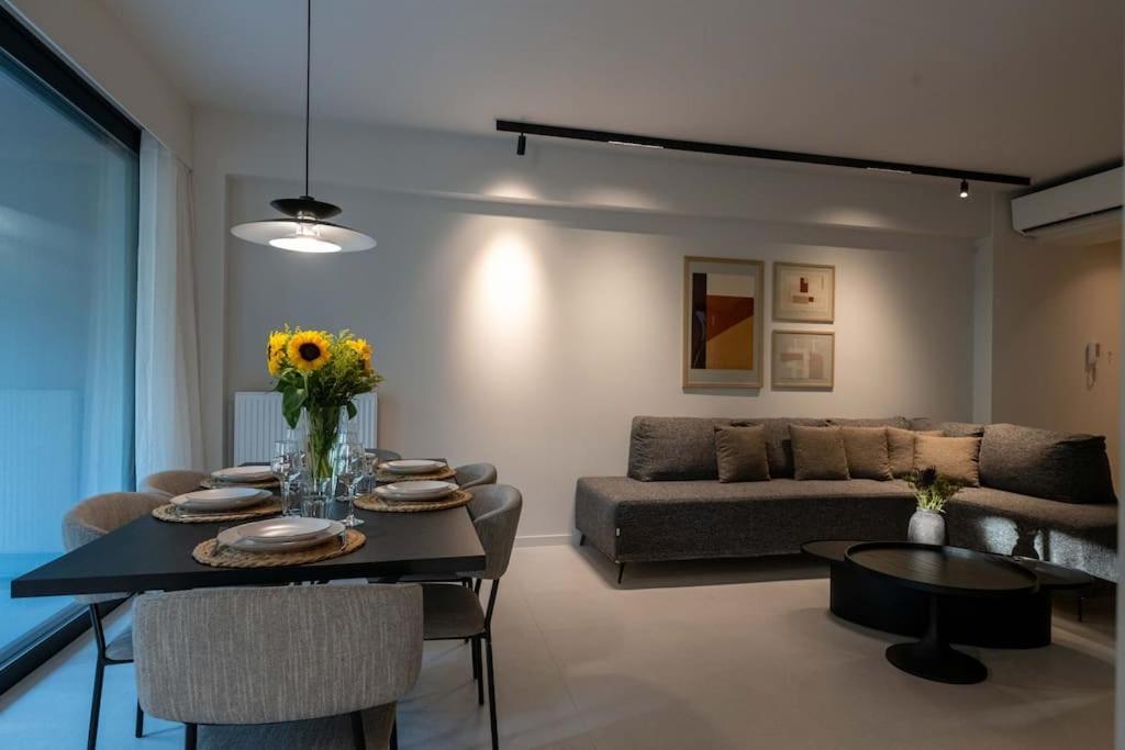 Riverside Apartment *