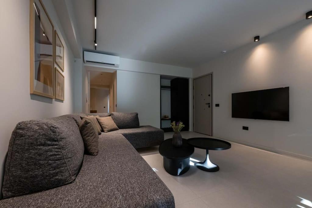 Riverside Apartment *